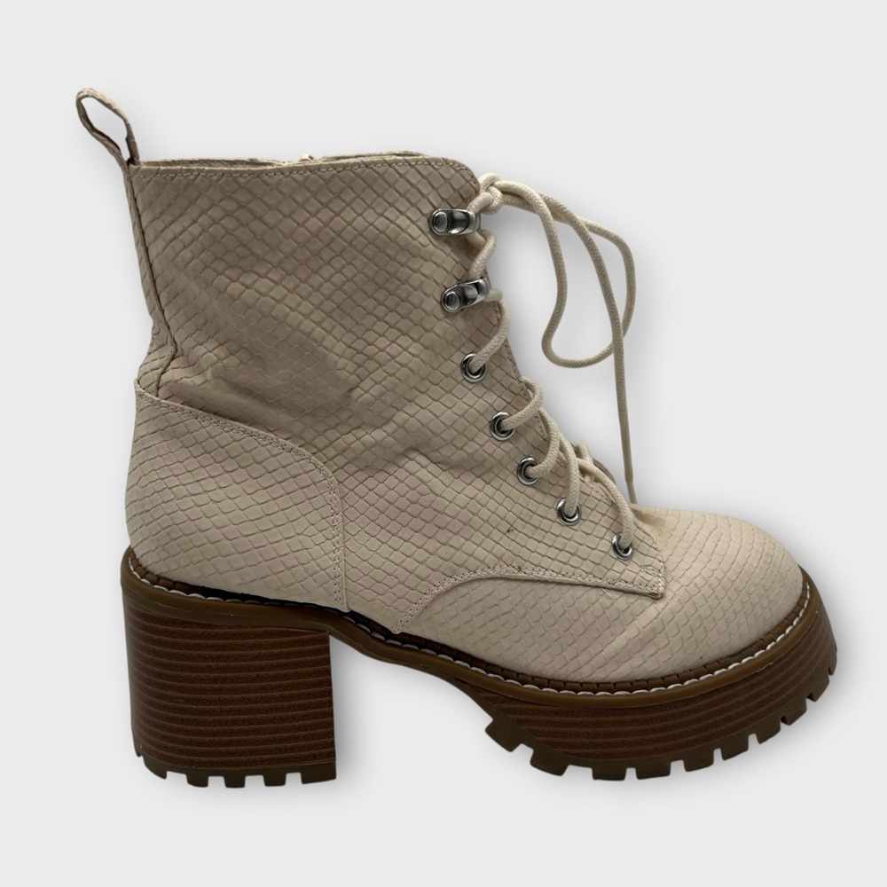 Altar'd State Swani Faux Snakeskin Combat Boots Ivory Block Heel Platform Sz 8.5